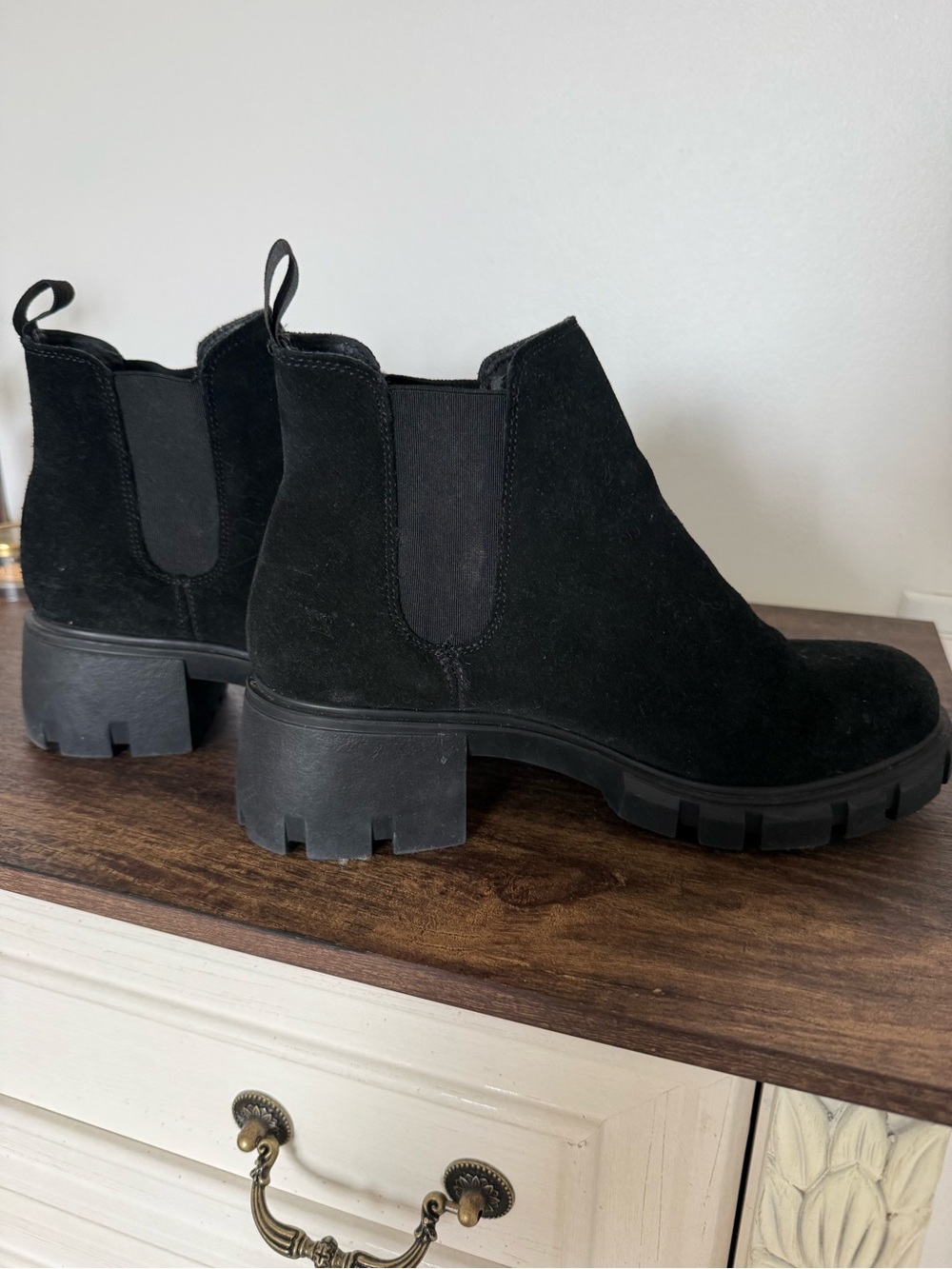 Steve Madden Black Suede Platform Lug Sole Chelsea Boots 9 - Picture 3 of 9